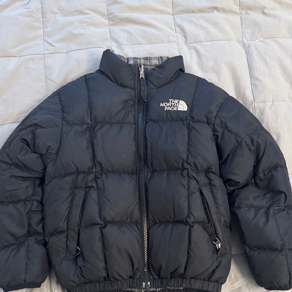 The North Face boys 550 jacket size XS reversible, black, and plaid gray